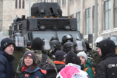Police Block Central Ottawa : Truck Protest : February 2022 : Personal Photo Projects : Photos : Richard Moore : Photographer